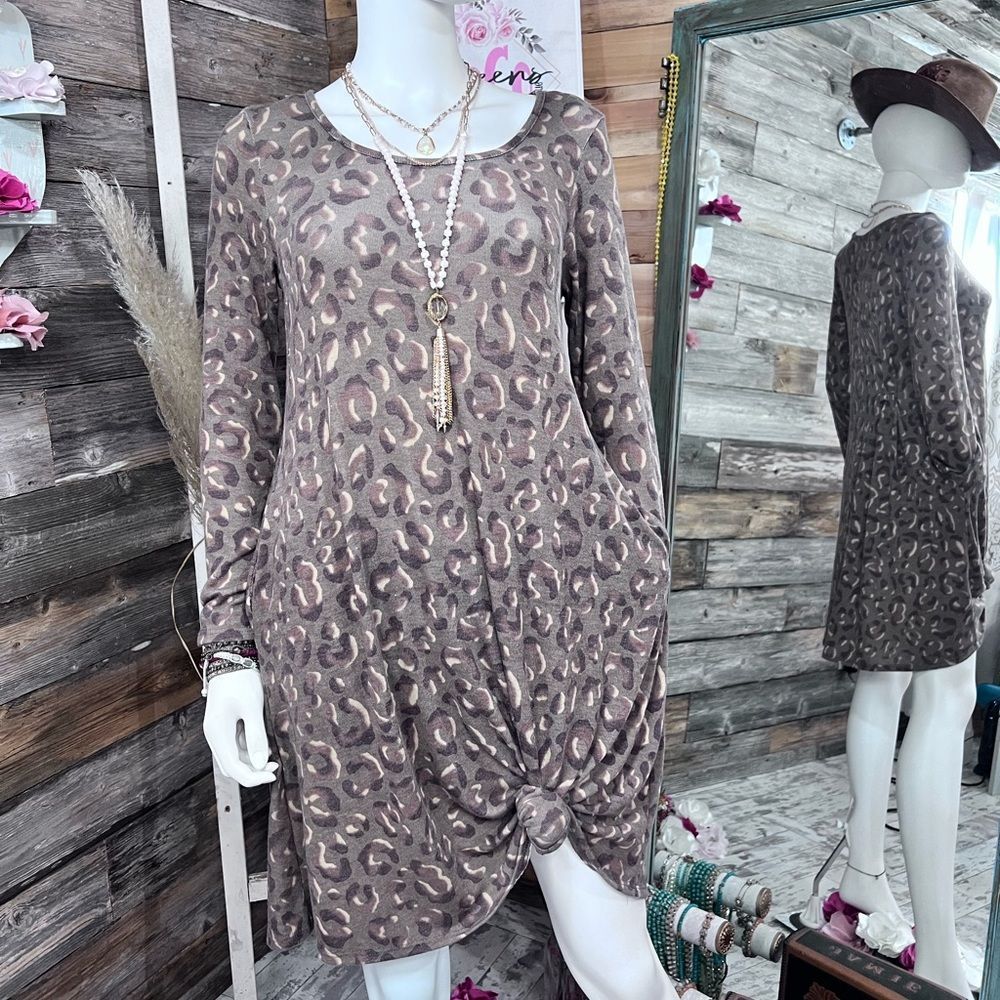 Impressions Cozy In Leopard Shift Dress in Mocha With Pockets Medium 💗